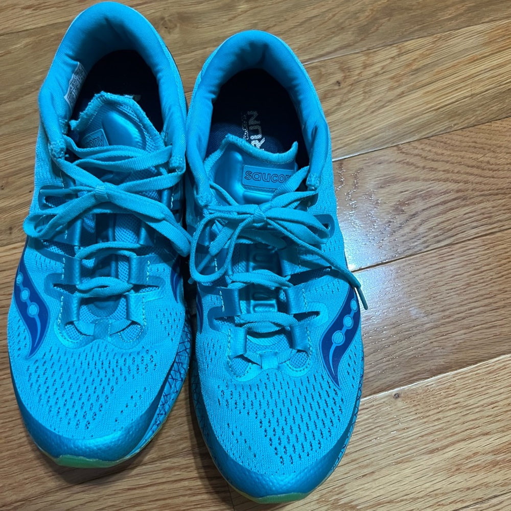 Saucony Women’s size 10. Excellent condition